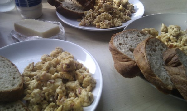 Sajtos-baconös rántotta1